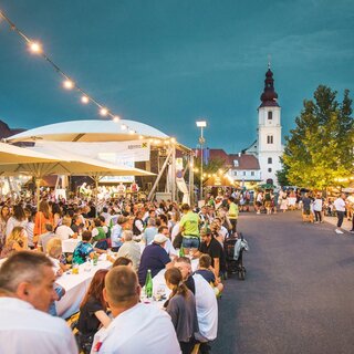 Weindorf am Hauptplatz Fehring | © Sebastian Friedl