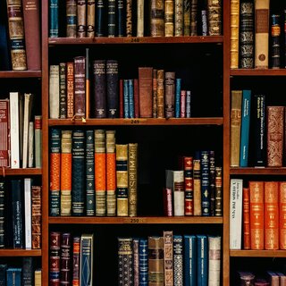 Bücher | © Unsplash - Iñaki del Olmo