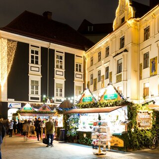 Adventmarkt am Glockenspielplatz | © Graz Tourismus - Harry Schiffer