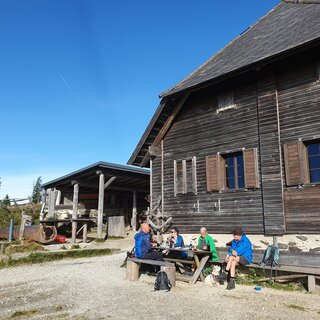 Hikers on the Vorauer Schwaig | © Oststeiermark Tourismus