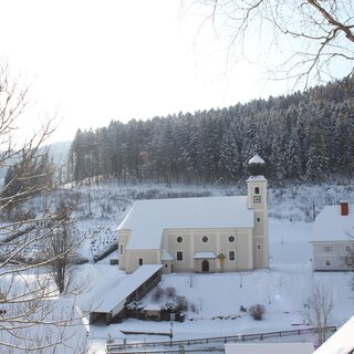 Advent Gasen_Church with Snow_Eastern Styria | © Gemeinde Gasen