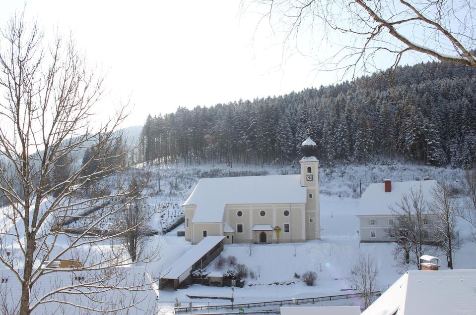 Advent Gasen_Kirche mit Schnee_Oststeiermark | © Gemeinde Gasen
