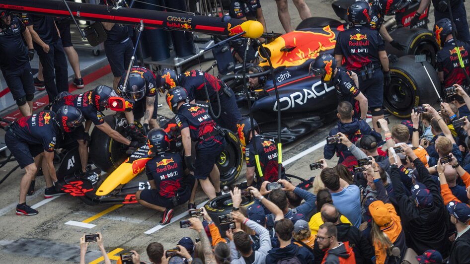 F1 GP AUT 2022 Pit Lane Walk Pit Stop Practice | ©  Philip Platzer