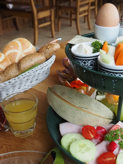 Wiesencafé Zloam, Grundlsee, breakfast | © TVB Ausseerland Salzkammergut_Nicole Mandl | TVB Ausseerland Salzkammergut_Nicole Mandl | © TVB Ausseerland Salzkammergut_Nicole Mandl