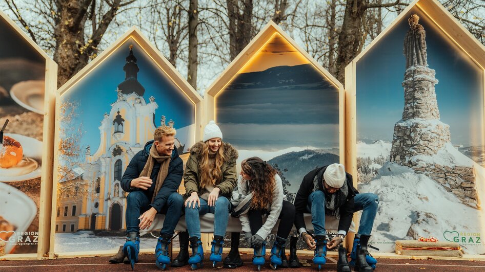 Fertigmachen zum Eislaufen | © Region Graz-studio draussen