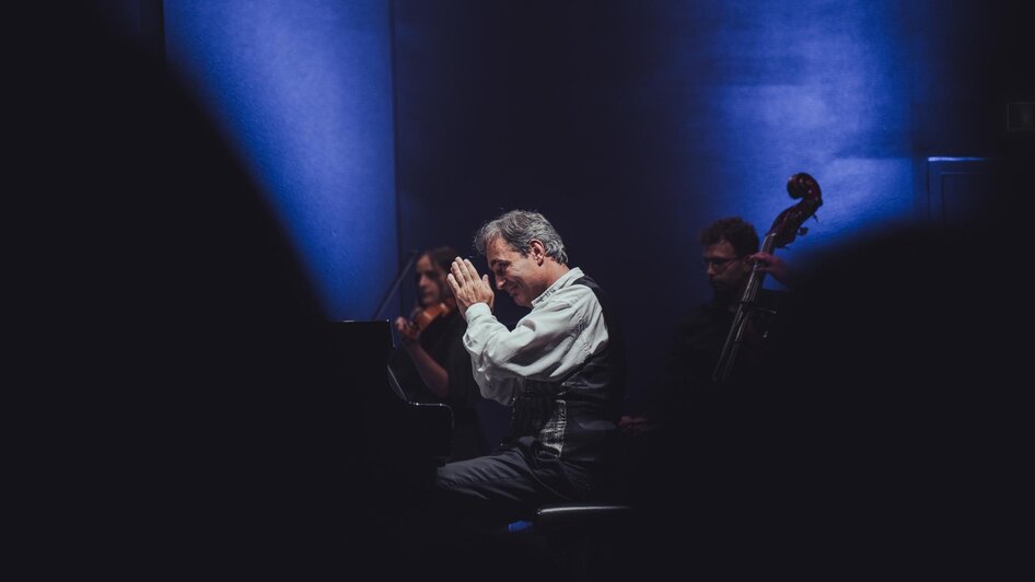 Pianist in Demutshaltung | © Reithofer Media