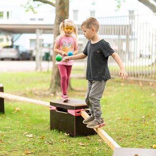 Kunterbuntes Spielespektakel | © Bild: Pressberger