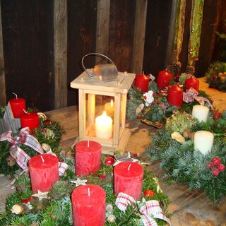 Self-made Advent wreaths | © ÖFM