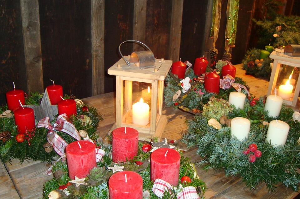Selbstgebundene Adventkränze | © ÖFM