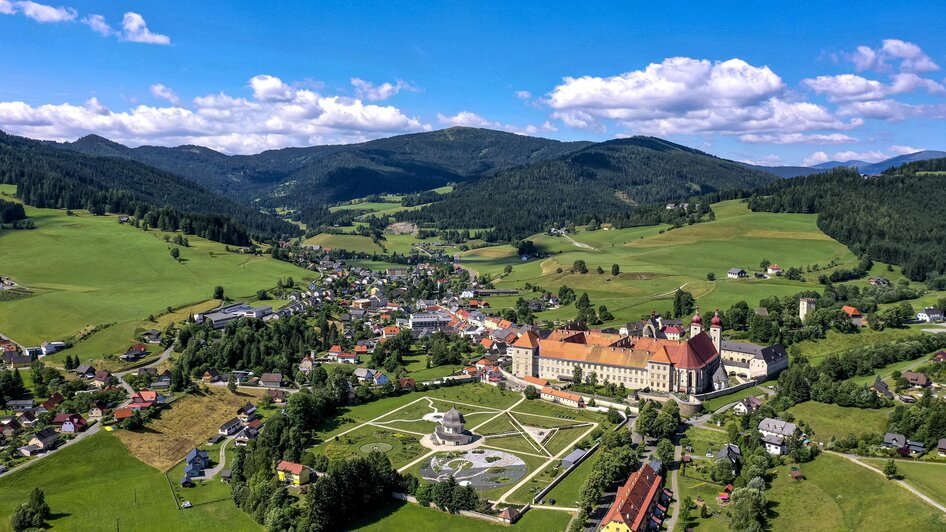 Luftbild St. Lambrecht mit Stiftsgarten | © Tourismusverband Murau