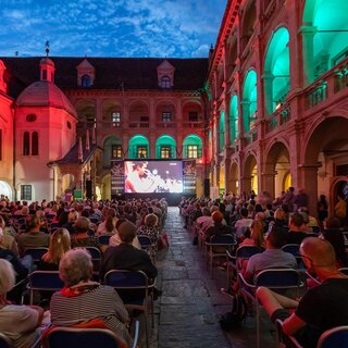 Sound cloud in the Landhaus courtyard | © ORF-Schoettl