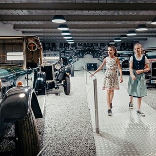 Steyr-Oldtimer-Ausstellung auf Burg Strechau