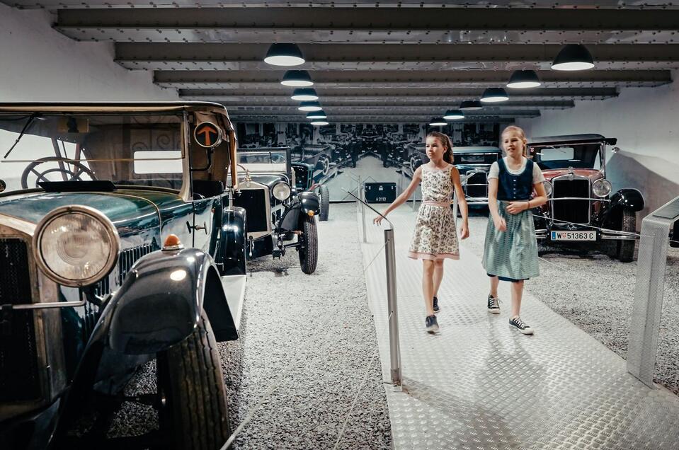 Steyr-Oldtimer-Ausstellung auf Burg Strechau