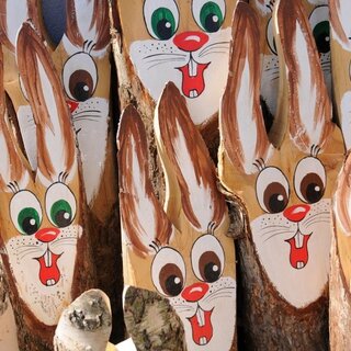 Osterhasen in Fischbach_aus Holz_Oststeiermark | © Ortsentwicklungsverein Sagenhaft Fischbach