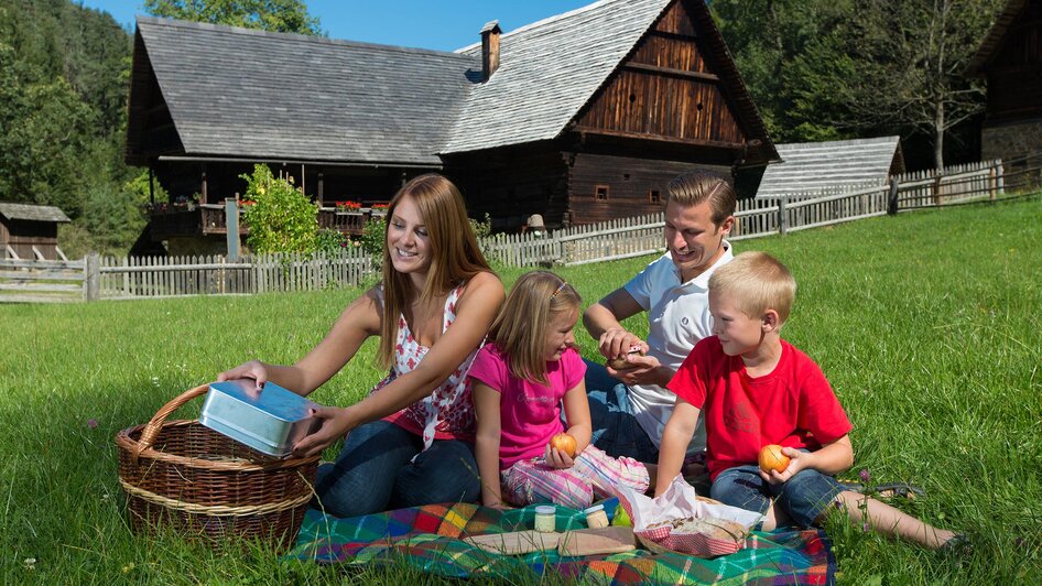 Picknick im Freilichtmuseum Stübing | © TV Region Graz-Harry Schiffer