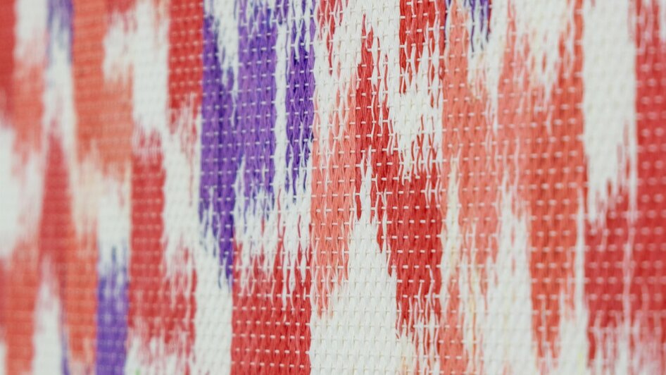 schillern: Kuratorinnenführung: Designausstellung Knit and Weave - Impressionen #2.1