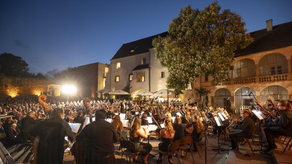 Schlosshofserenade_Orchester_Oststeiermark | © Bernhard Bergmann