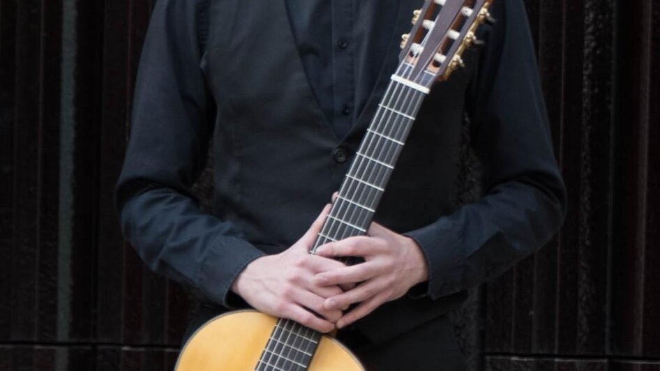 Lukas mit Gitarre | © Hermine Pack