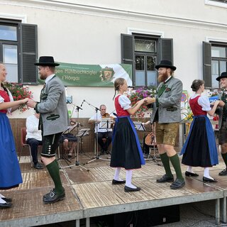 Volkstanzgruppe auf der Bühne | © Marktgemeinde Gratwein-Straßengel