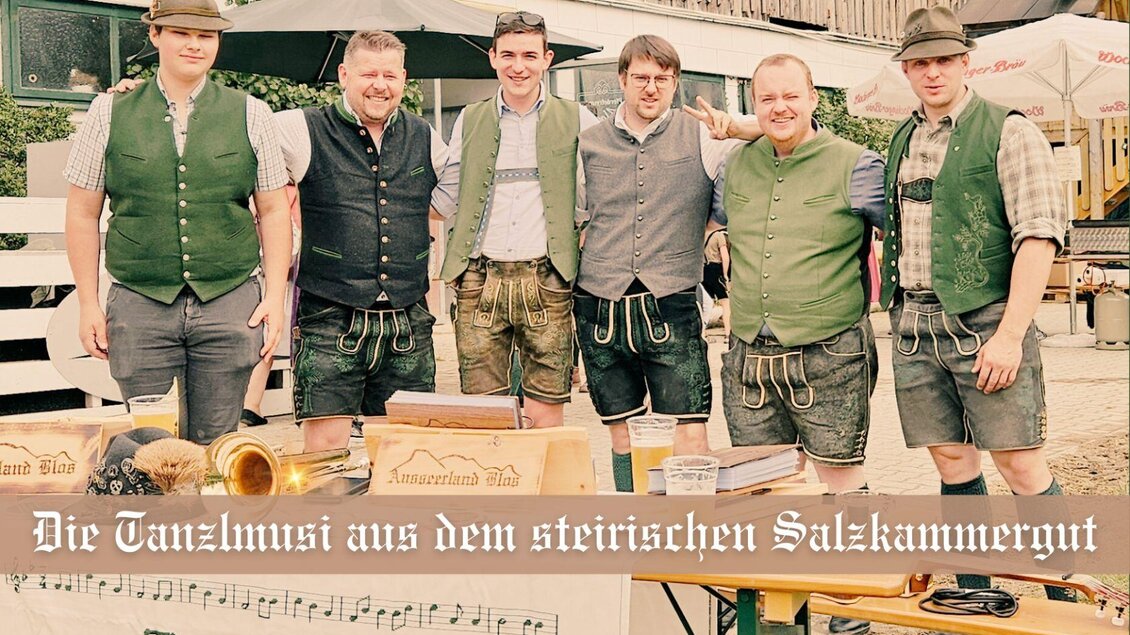 Die sechs Bandmitglieder der Musikgruppe "Ausseerland Blos" aus Bad Aussee.  | © Ausseerland Blos_Daniel Siembürger