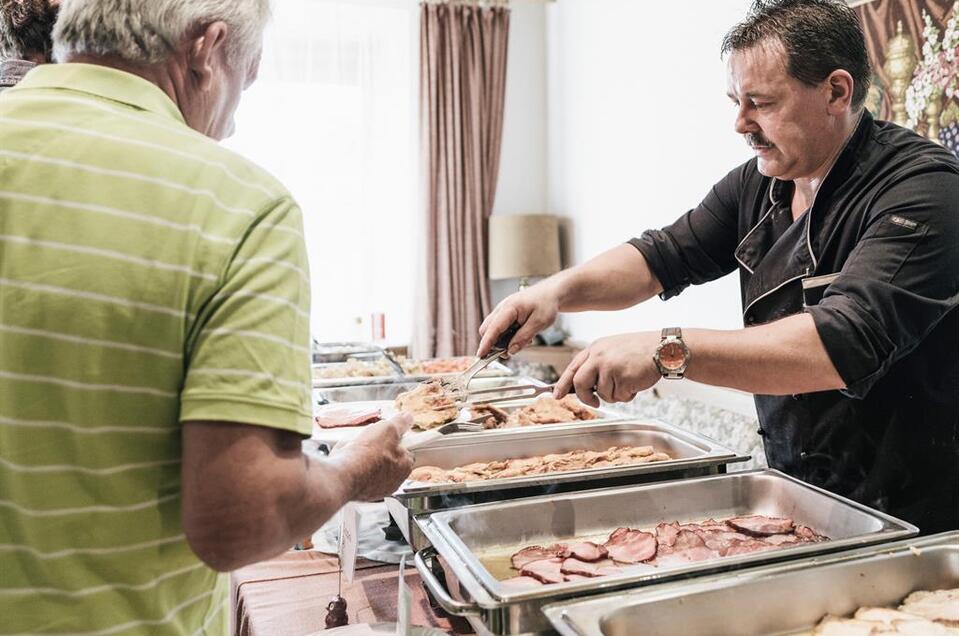 Steirisches Bauernbuffet im Gasthof Zeiser - Impression #1