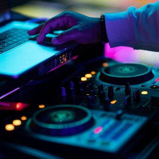 DJ On Bike C Pexels | © Pexels
