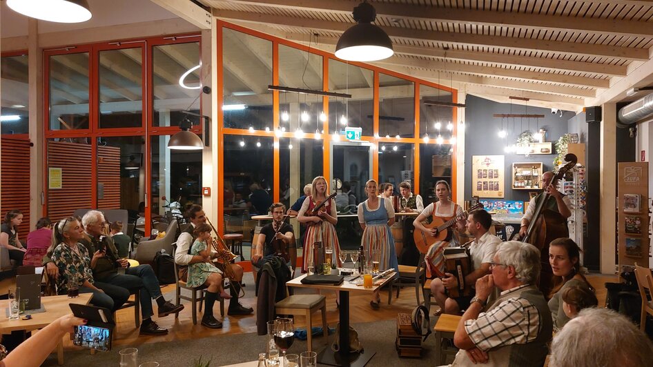 Abend 1_Volksmusikseminar | © Alfred Edegger