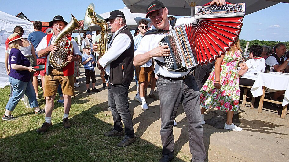 Weinblütenfest2 | © Helmut Adelwöhrer