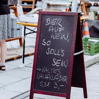 Information board for breakfast at the Saturday market | © Lumikki Photography