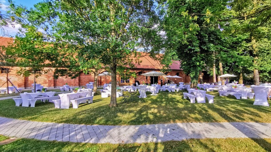 05_Garten mit Grillfeier | © (C) Seifenfabrik Veranstaltungszentrum