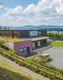 Naturparkarena Parkplatz_Pöllauberg_Oststeiermark | © Helmut Schweighofer | Helmut Schweighofer | © Helmut Schweighofer