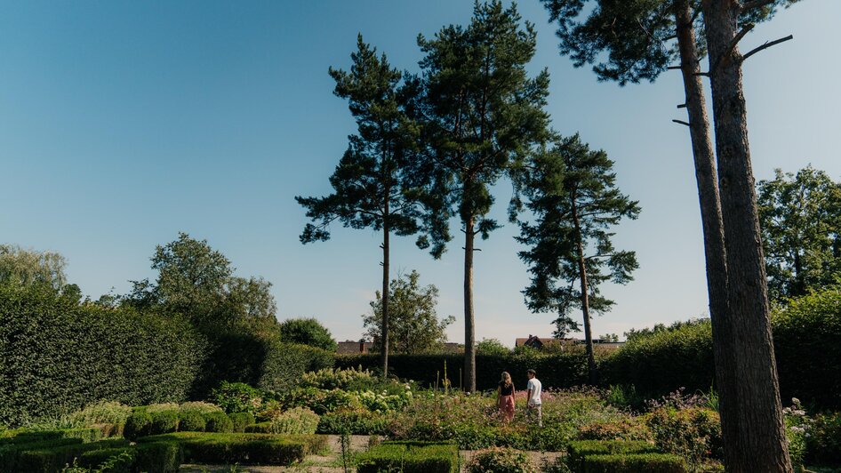 Hecken und Bäume im Skulpturenpark | © (c) Region Graz - studio draussen