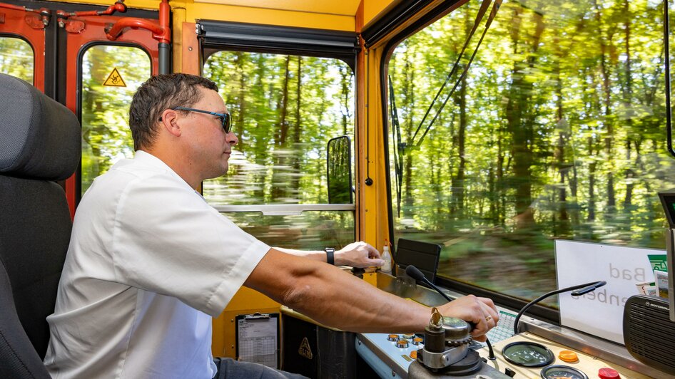 Lokführer im Triebwagen | © StB - Harry Schiffer