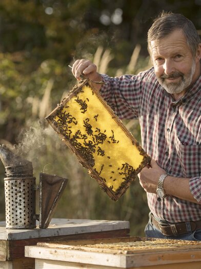 Beekeeper Kreiner_Karl_Eastern Styria | © Tourismusverband Oststeiermark | Bernhard Bergmann | © Tourismusverband Oststeiermark