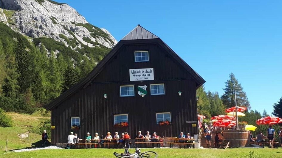 Grazerhütte, Tauplitzalm, Gastgarten | © Grazerhütte