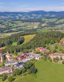 Wallfahrtsort Pöllauberg_Lustbild_Oststeiermark | © Helmut Schweighofer | © Helmut Schweighofer
