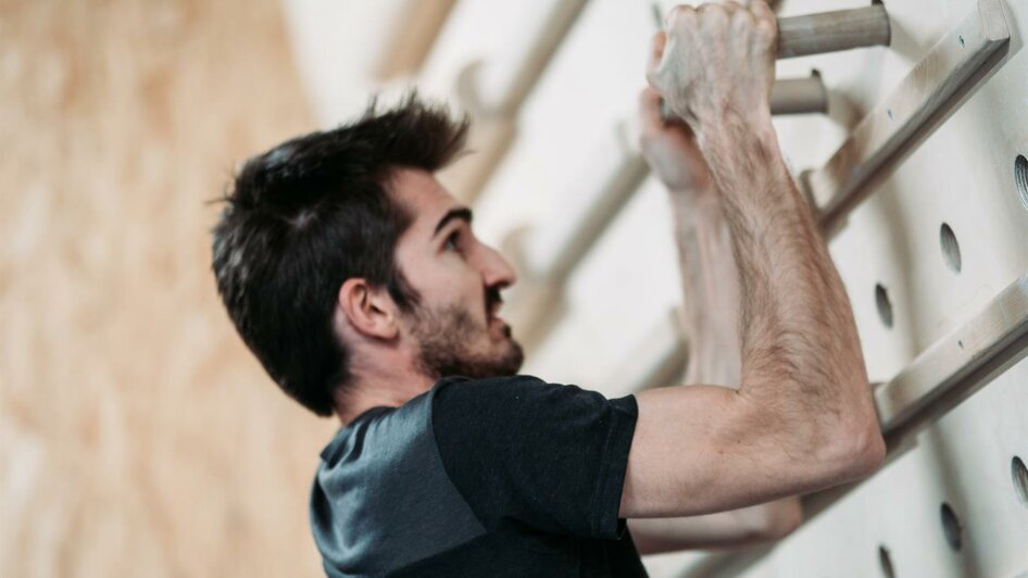 Boulderhalle Spaß beim Klettern | © Lukas Elsneg