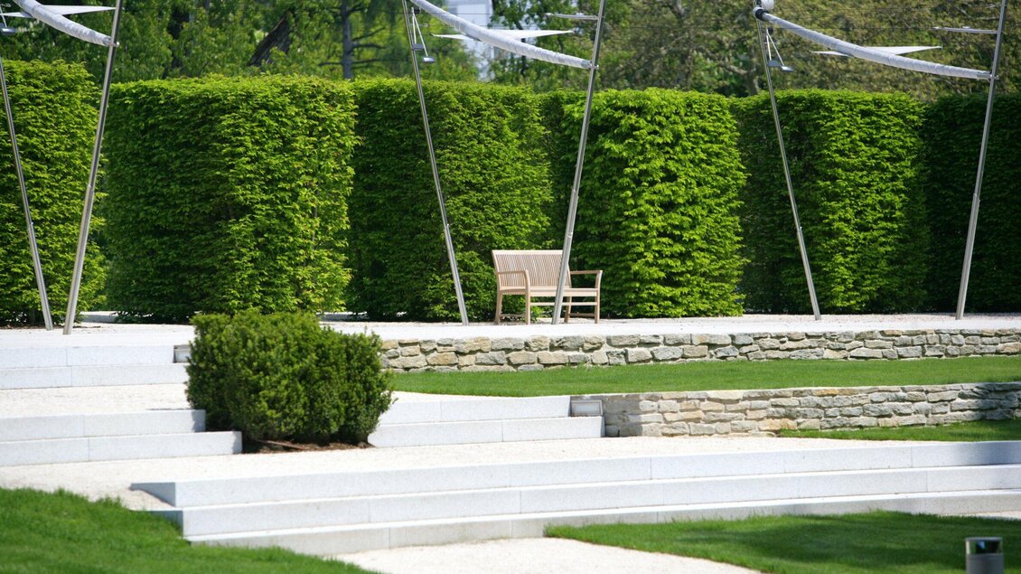 Ruhebank mit Sichtschutz im Burggarten Graz | © Graz Tourismus-Harry Schiffer