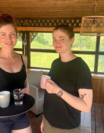 Café Sophia - Inhaberin auf der Terrasse | © Café Sophia | Fam. Hofinger | © Café Sophia