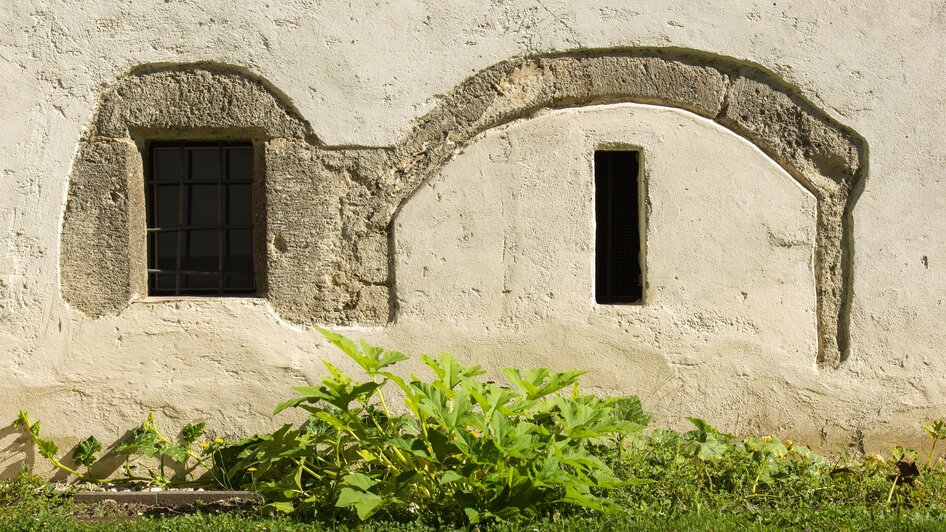 Sichtbare historische Elemente beim Tabor Feldbach | © Schlösserstraße