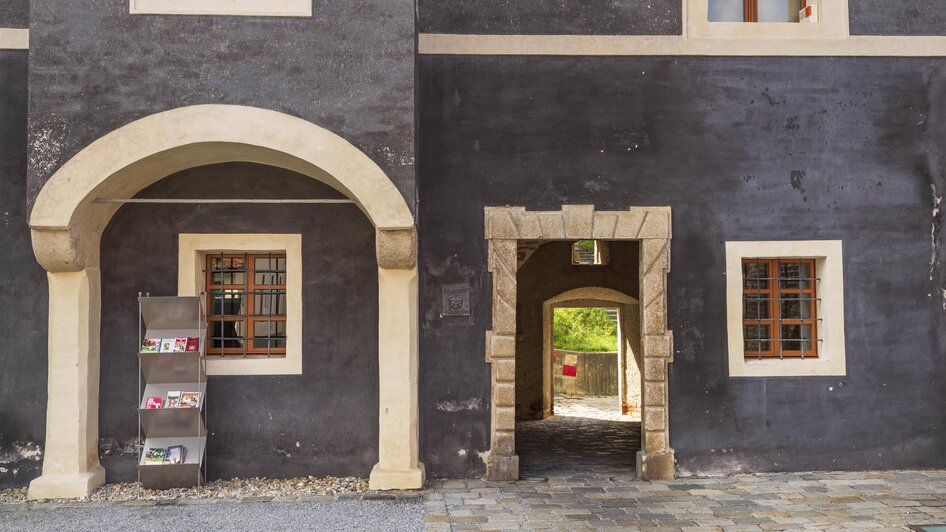 Durchgang Pfeilburg Fürstenfeld | © Schlösserstraße