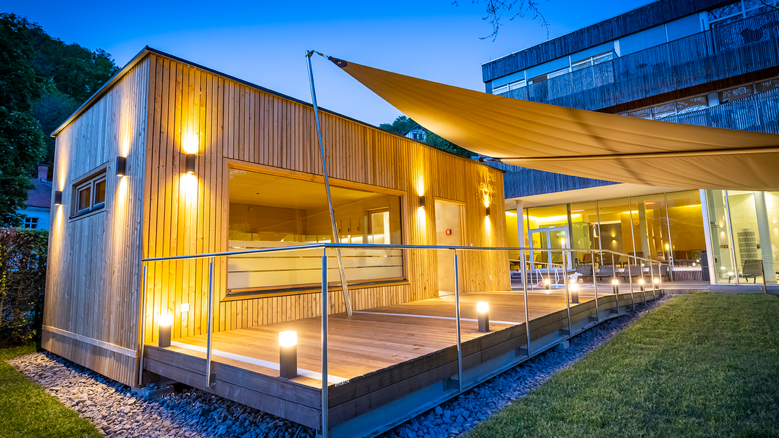 Aussensauna Platane bei Nacht