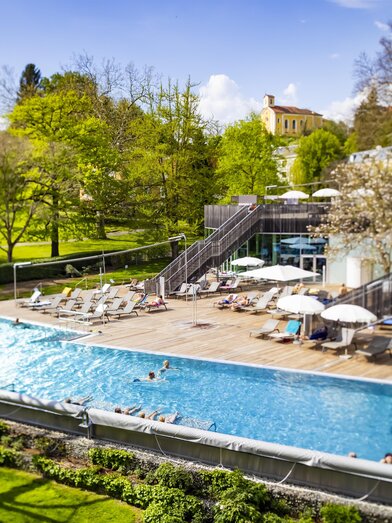 Die Therme der Ruhe Bad Gleichenberg im Sommer | © Die Therme der Ruhe Bad Gleichenberg | Werner Krug | © Die Therme der Ruhe Bad Gleichenberg