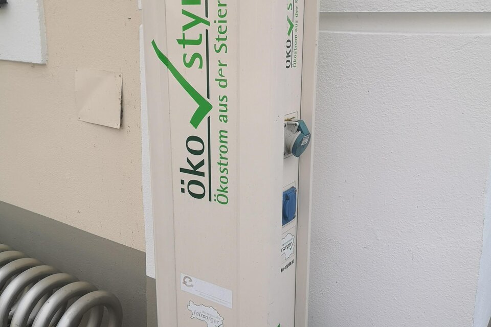 Envesta electric car charging station - Impression #1