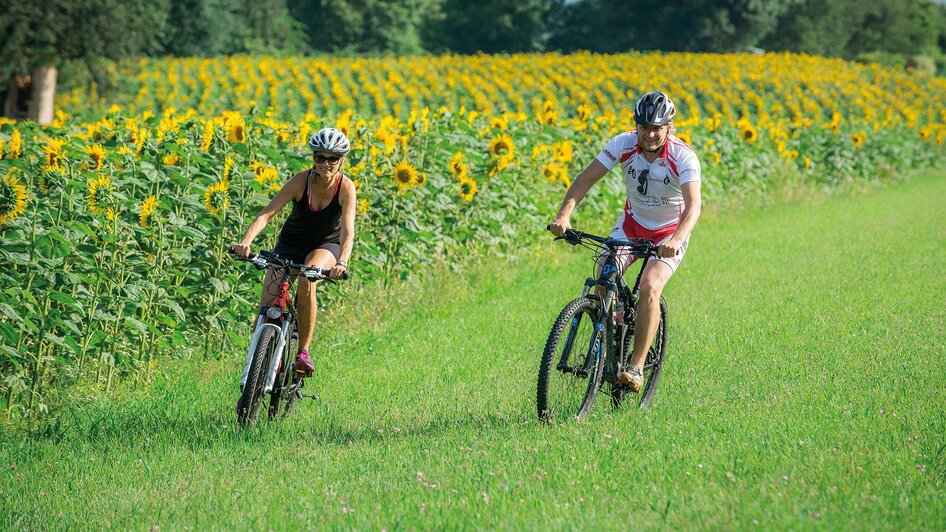 E-Bike Box Retter_Radfahren Pärchen_Oststeiermark | © Barbara Mang