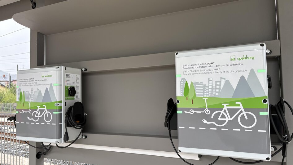 4 Ladepunkte für E-Bikes am Bahnhof. | © TV Hochsteiermark