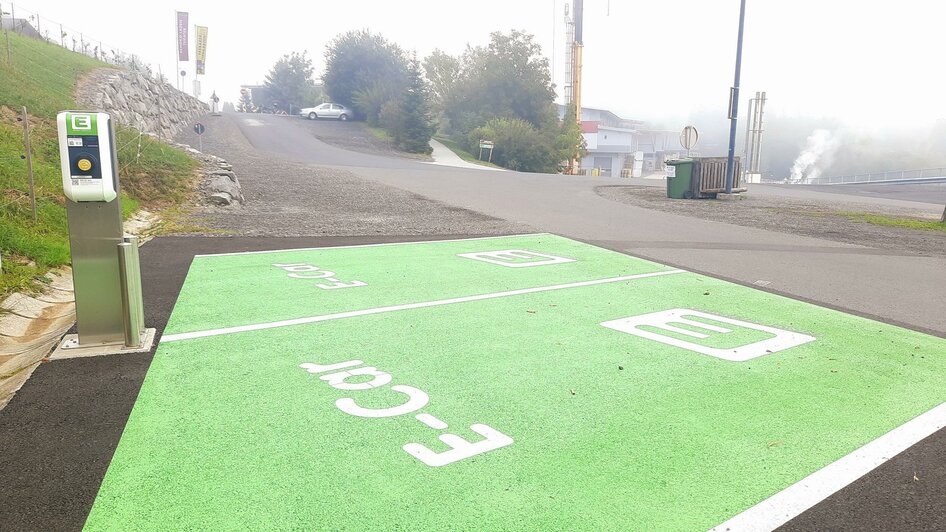 E-Car Ladestation bei Großparkplatz Zotter | © Thermen- & Vulkanland