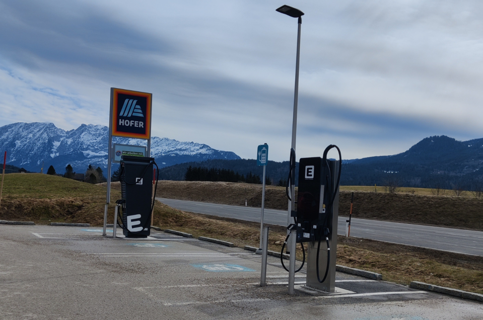 E-Tankstelle Parkplatz Hofer in Pichl - Impression #1 | © TVB Ausseerland Salzkammergut (c) Michaela Schilcher