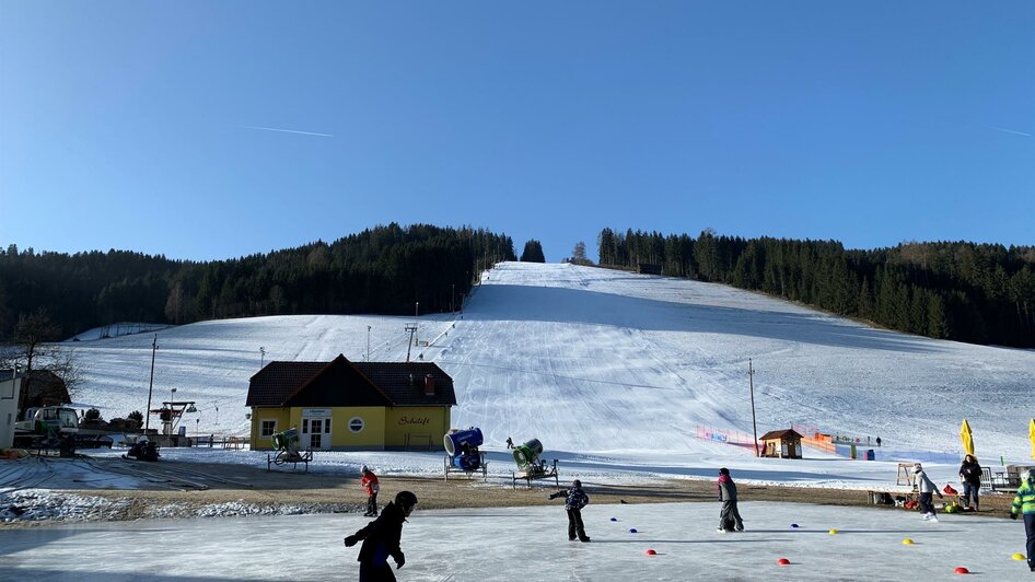 Eislaufen-Kleinlobming-Platz1-Murtal-Steiermark | © Anita Fössl