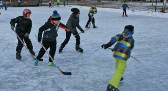 Naturbadeteich Gruber_ Eishockey_Oststeiermark | © Tourismusverband Oststeiermark